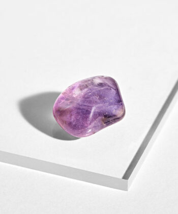 Utrolig smuk poleret ametyst i magiske lyse lilla nuancer
