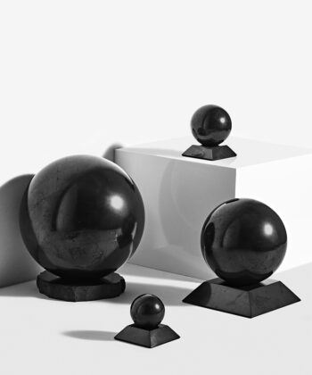 Fin lille sort Shungit kugle