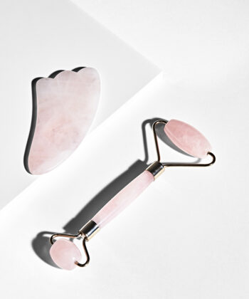 Eksklusivt og lækkert lyserødt ansigtsrulle og Gua-Sha sæt i Rosenkvarts