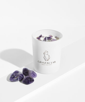 Et stort beroligende CALMING AROMALYS med mørke AMETYST krystaller i