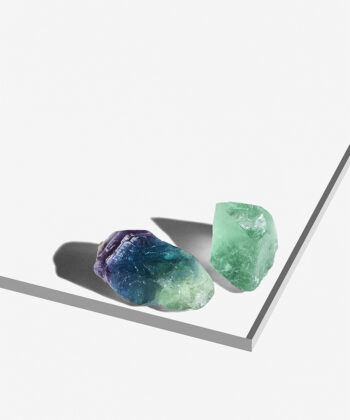 2 smukke Rå Flourit sten i henholdsvis grøn og blå