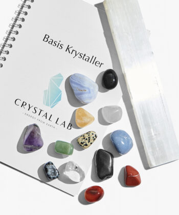 Hvid selenit plade og 13 forskellige lommesten i forskellige farver