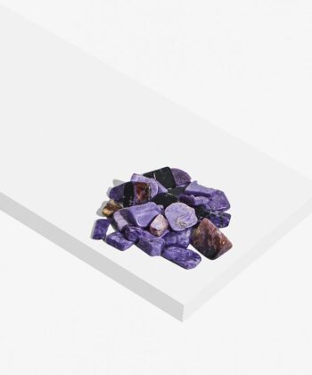 Smukke CHAROIT ministen i lilla nuancer på hvid baggrund.