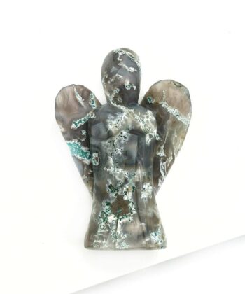 grå m. grøn krystal engel på hvid baggrund