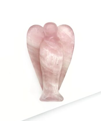 lyserød krystal engel på hvid baggrund