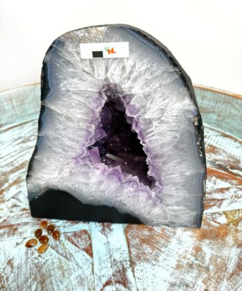 lilla m. hvid krystal grotte på turkis fad