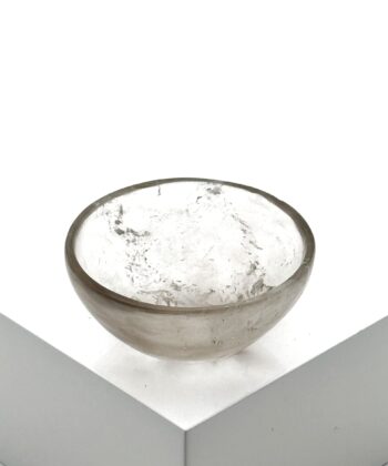 Røgfarvet semitransparent skål af sten