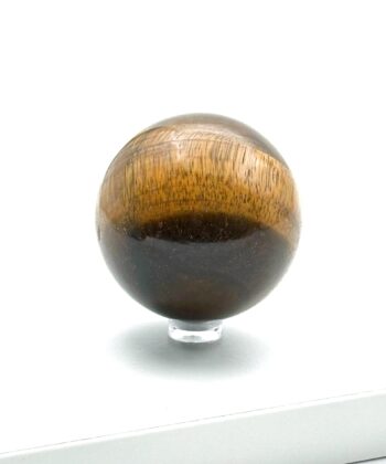 Brun stenkugle med gyldent bånd
