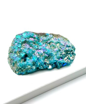 Smuk metallisk turkisfarvet rå krystal