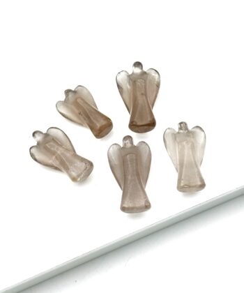 Fem røgfarvede engle med afrundede vinger