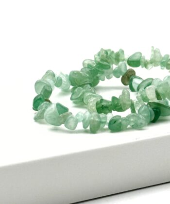 Lysegrønne elastik armbånd med splits af halvædelsten