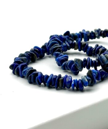 Blå elastik armbånd med splits af halvædelsten