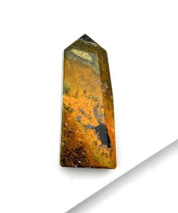 Smuk gylden søjle af halvædelsten