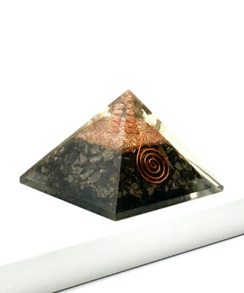 Orgonit, med Pyrit og Kobber