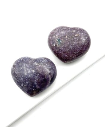 To lilla hjerter af halvædelsten