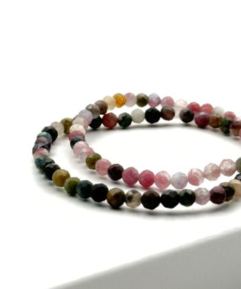 Elastikarmbånd med facetterede sten i flere farver