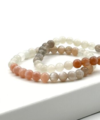 Elastikarmbånd med sten i hvide