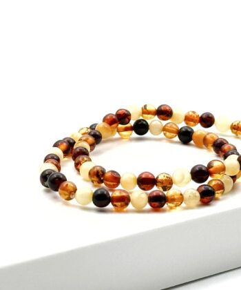 Elastikarmbånd med sten i gyldne farver