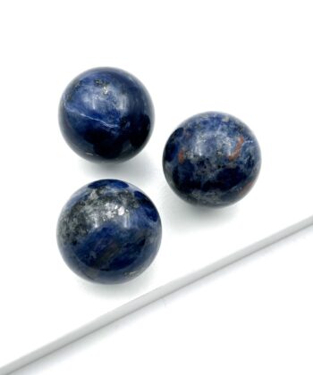 Sodalit med hæmatit - Kugle