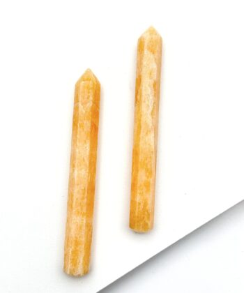 Gul orange healertstave spidser på hvid baggrund