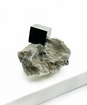 Pyrit, Kube på modersten UNIKA