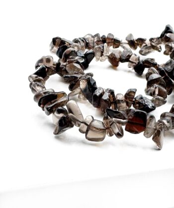 Røgfarvet armbånd på hvid baggrund