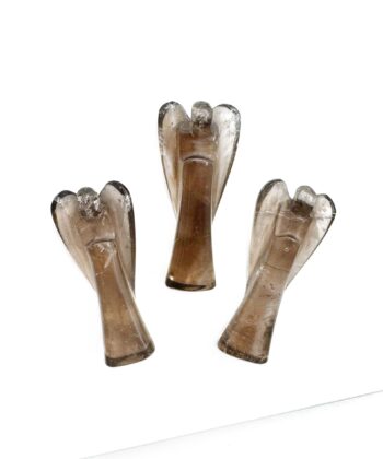 Røgfarvet engel på hvis baggrund