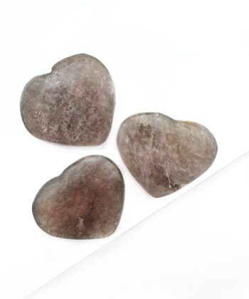 Røgfarvet hjerte på hvid baggrund