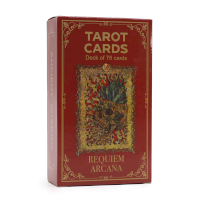 Rød Tarotkort pakke med 78 kort Requiem Arcana på hvid baggrund