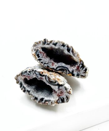 Agat Geode på hvid baggrund