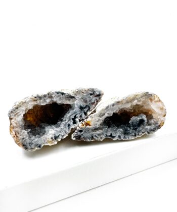 Agat Geode på hvid baggrund