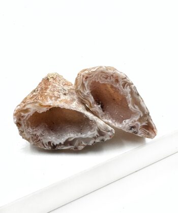 Agat Geode på hvid baggrund