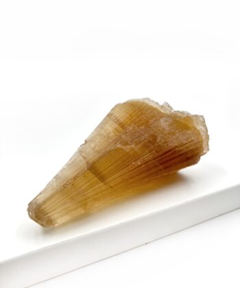 Honning Calcit Solskin på hvid baggrund