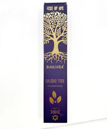 En pakke Røgelsespinde på hvid baggrund